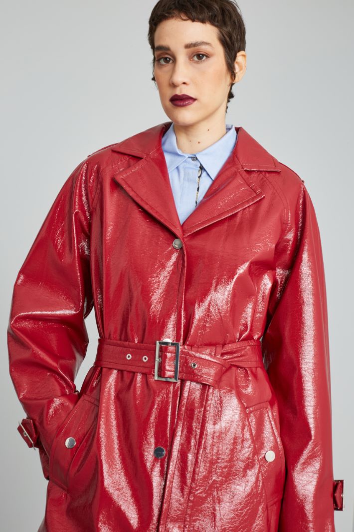 Trench coat in glossy patent leather Intrend - 4