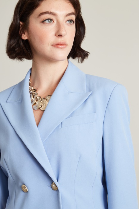 Blazer cruzado y ajustado