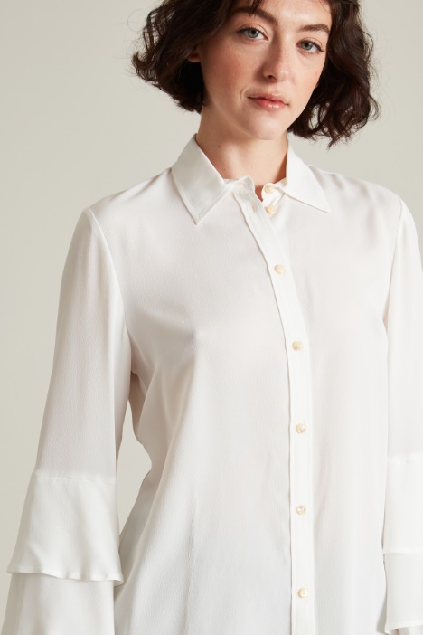 Camicia con balze sulle maniche