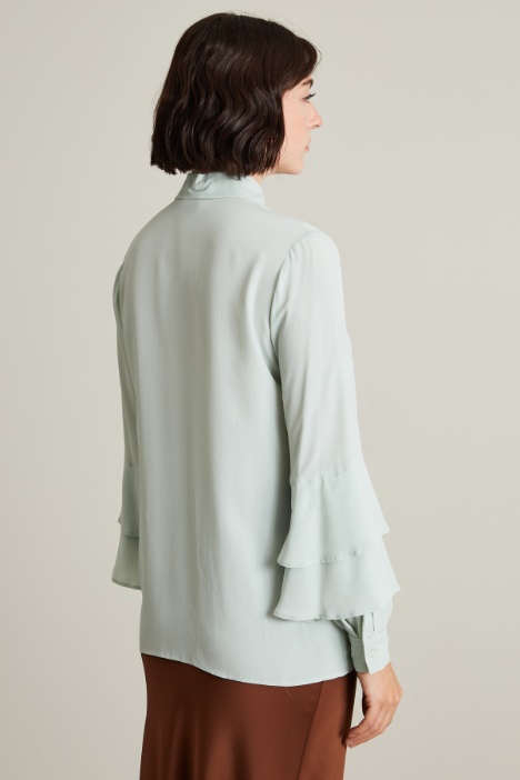 Camicia con balze sulle maniche