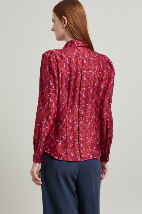 Camisa de seda con pajarita