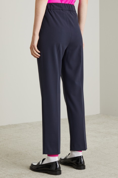 Pantaloni carrot con cinturini