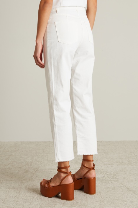 Pantaloni in bull con ricamo