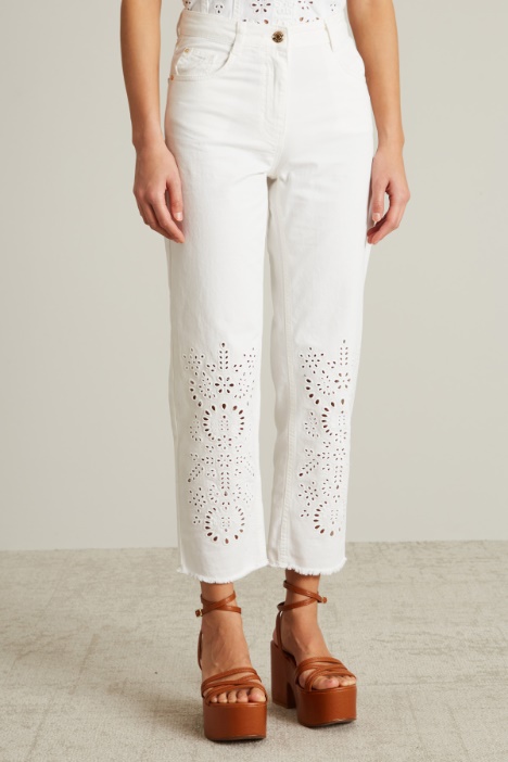 Pantaloni in bull con ricamo