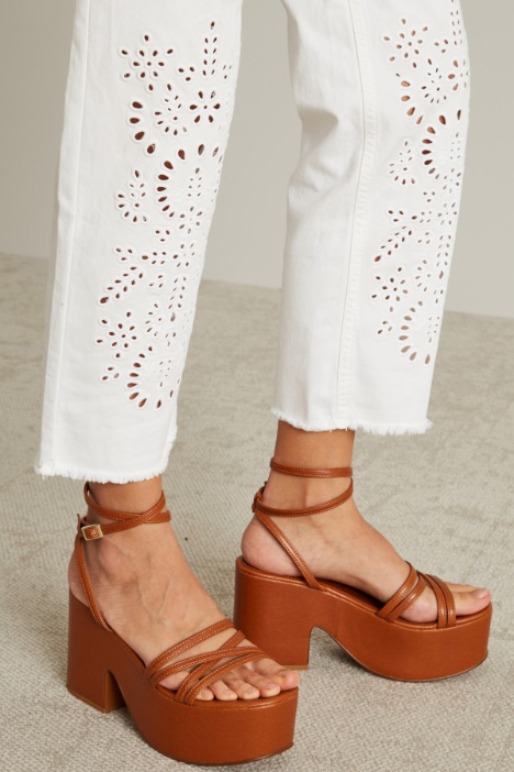 Pantaloni in bull con ricamo