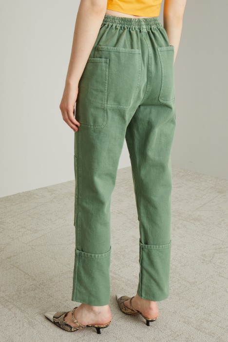 Pantaloni con maxi risvolto