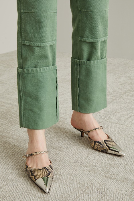 Pantaloni con maxi risvolto