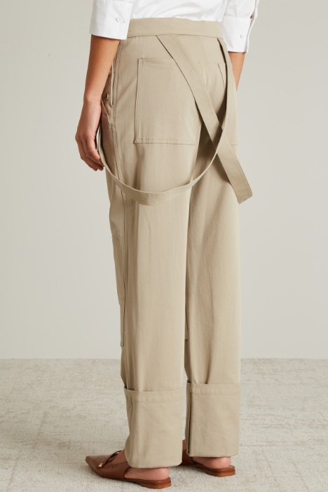 Pantaloni con bretelle