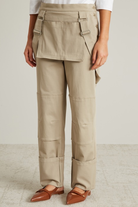 Pantaloni con bretelle