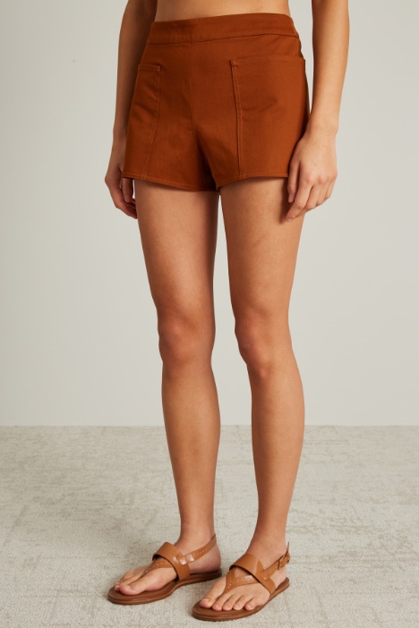 Shorts con tasche applicate