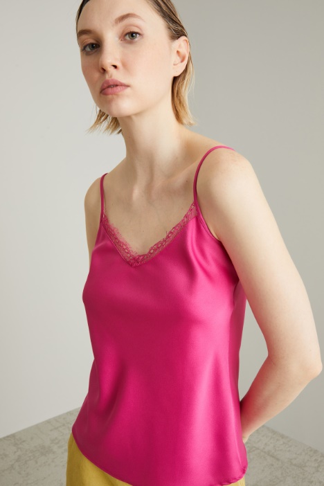 Top in enver satin con pizzo