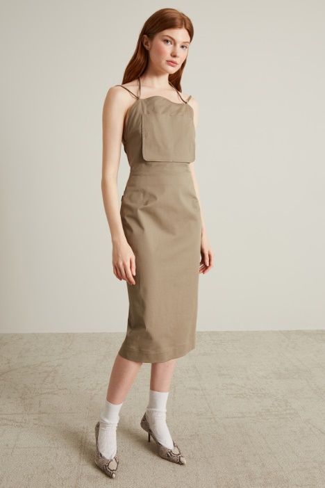Vestido utilitario de gabardina