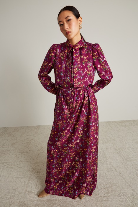 Abito lungo con motivo floreale