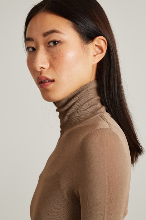 Dolcevita in maglia crépe