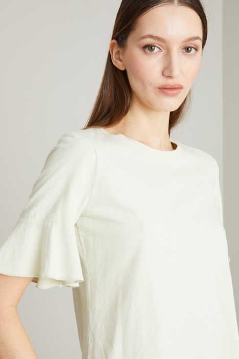 T-shirt con maniche a volant