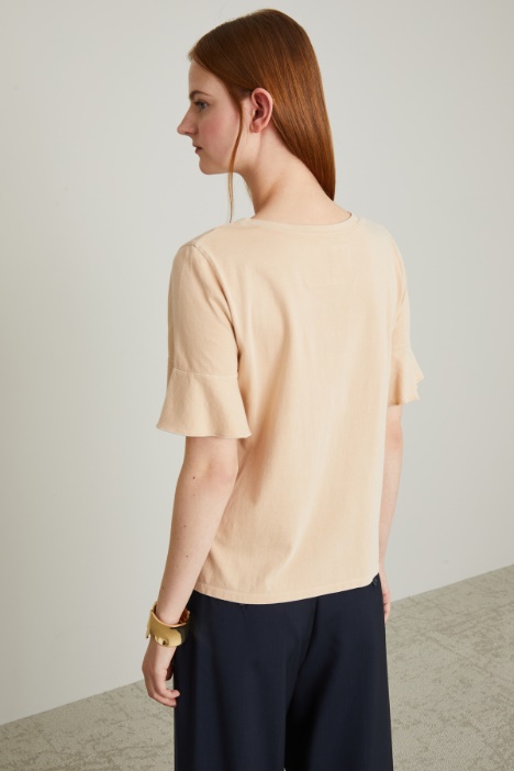 T-shirt con maniche a volant