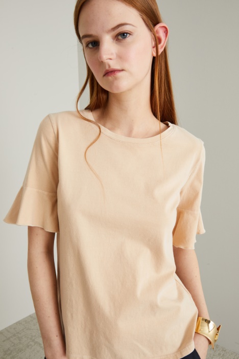 T-shirt con maniche a volant