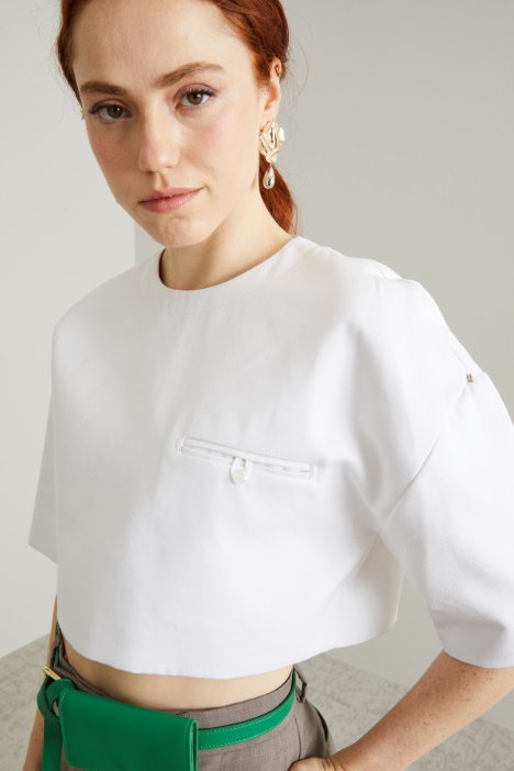 Top cropped con taschino