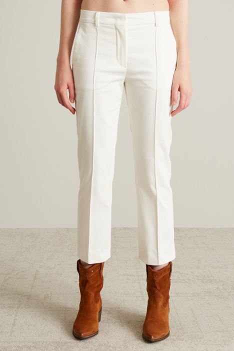 Pantalón acampanado de gabardina