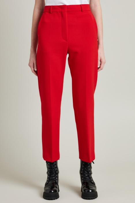 Pantalón con pliegue en lana elástica