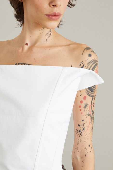 Top smanicato asimmetrico