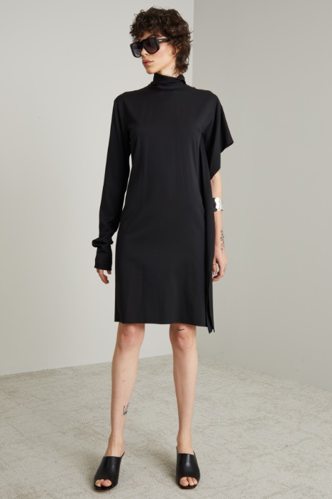 Abito asimmetrico in georgette stretch