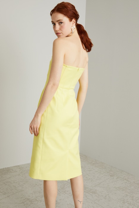 Abito bustier con spacco