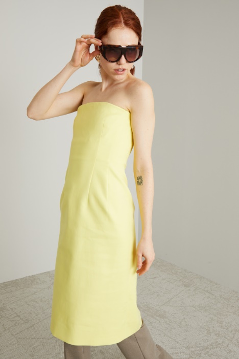 Abito bustier con spacco