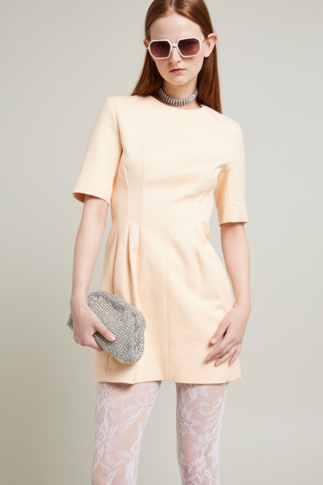 Abito con pinces in vita