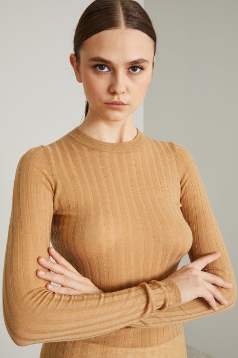 Maglia aderente a coste piatte