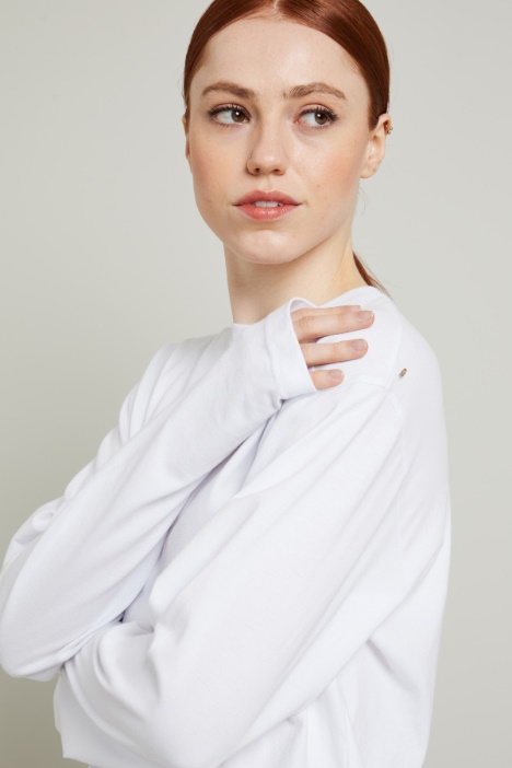 T-shirt over a manica lunga