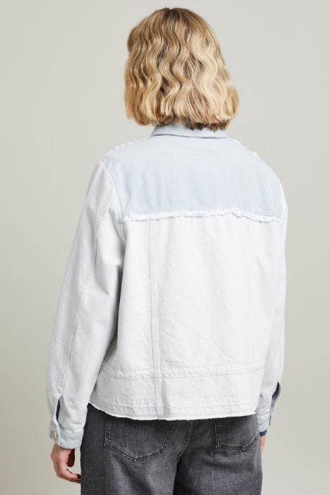 Giacca con profili sfrangiati