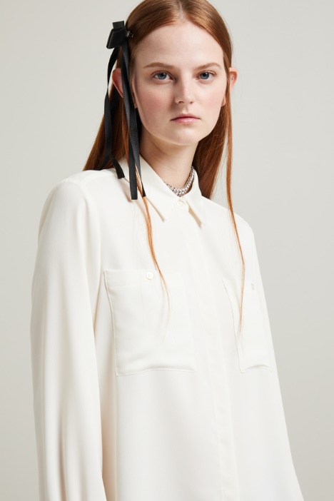 Camicia con taschini al petto