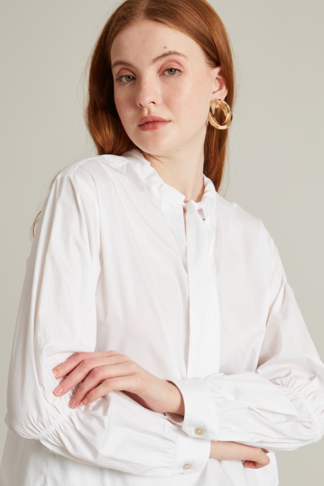 Blusa con collo a coulisse