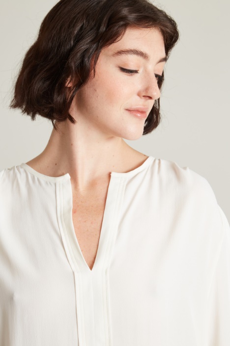 Blusa con piega ribattuta