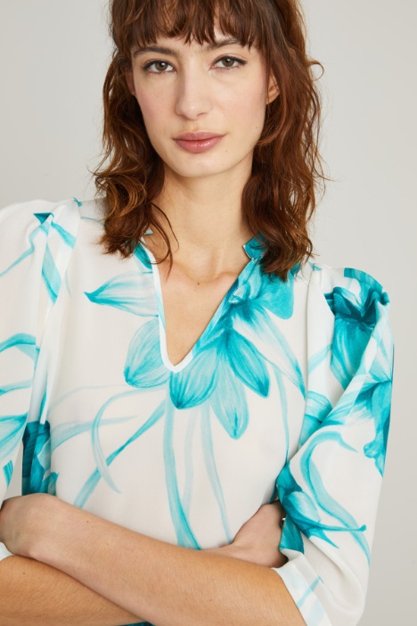 Blusa con scollo a V