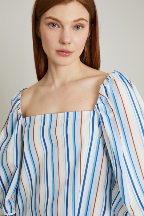 Top scollo squadrato