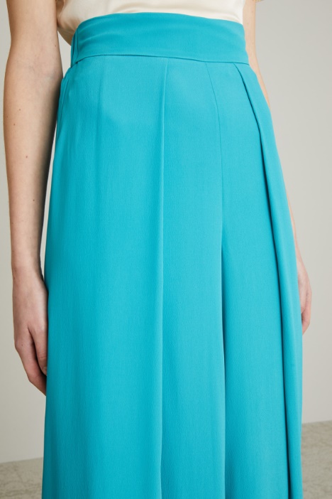 Pantalón ancho con paneles