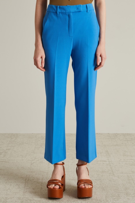 Pantalón acampanado de lona elástica