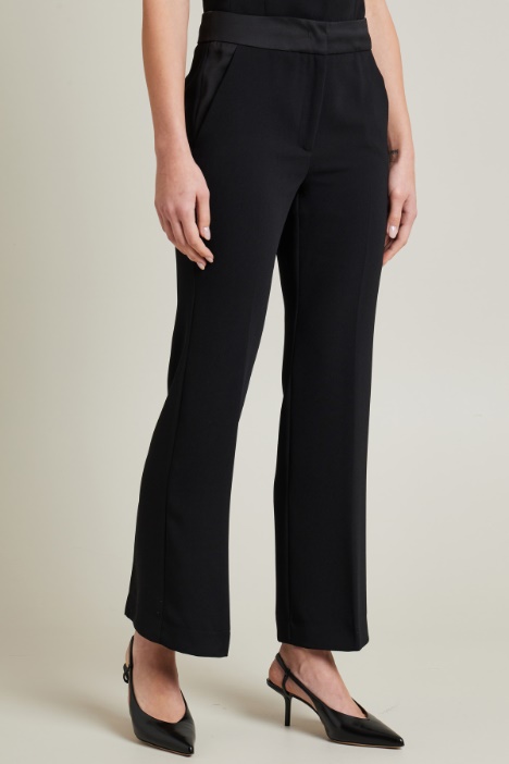 Pantaloni flare