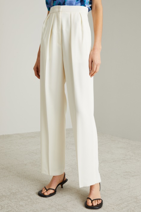 Pantaloni carrot in enver satin