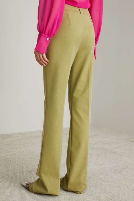 Pantalón acampanado de lona