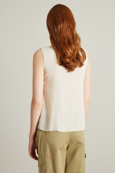 Top in crépe con fiocco