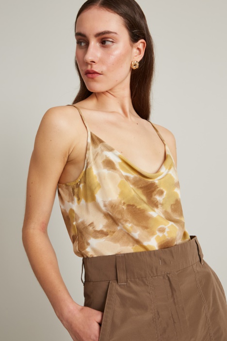 Top con scollo drappeggiato