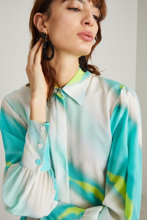 Camicia in crépe a fantasia