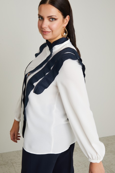 Casacca in crepè con volant