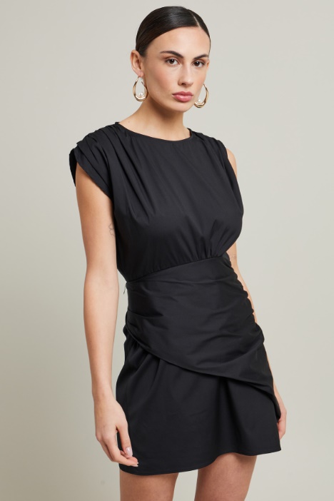 Vestido con falda drapeada