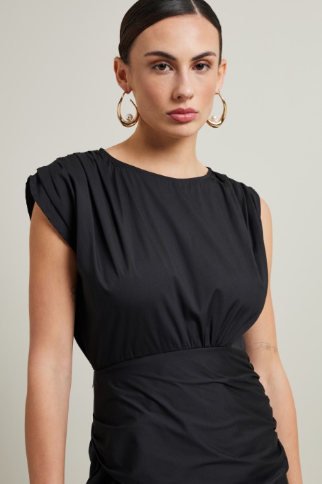 Vestido con falda drapeada