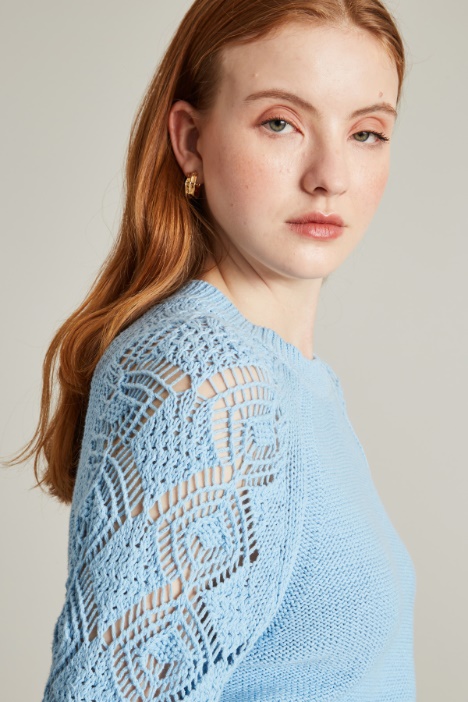 Maglia con maniche traforate