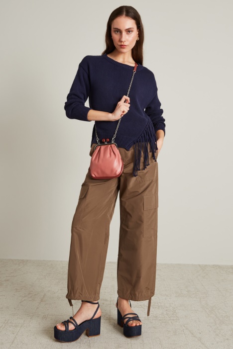 Asymmetrical fringed sweater Intrend